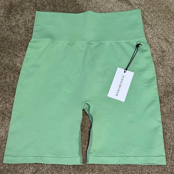 NWT WEWOREWHAT ACTIVEWEAR Seamless Biker Shorts Mint Green Size‎ Small - Picture 3 of 5
